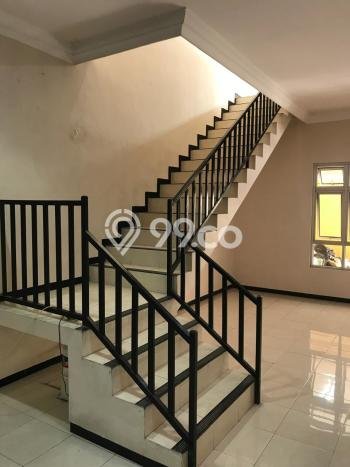 Rumah Strategis Minimalis Lb 221m2 di Banjarsari, Surakarta Rumah Strategis Minimalis Lb 221m2 di Banjarsari, Surakarta