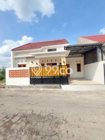 Rumah Sederhana Dijual di Gatak 2 Kamar dengan Luas Tanah 83m2 Rumah Sederhana Dijual di Gatak 2 Kamar dengan Luas Tanah 83m2