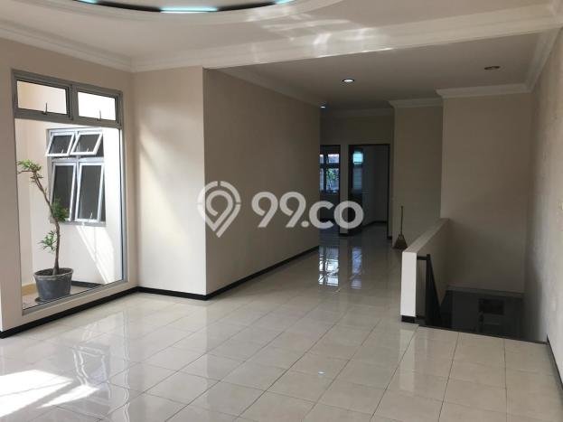 Rumah Strategis Minimalis Lb 221m2 di Banjarsari, Surakarta Rumah Strategis Minimalis Lb 221m2 di Banjarsari, Surakarta