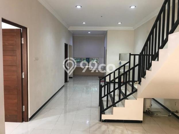 Rumah Strategis Minimalis Lb 221m2 di Banjarsari, Surakarta Rumah Strategis Minimalis Lb 221m2 di Banjarsari, Surakarta