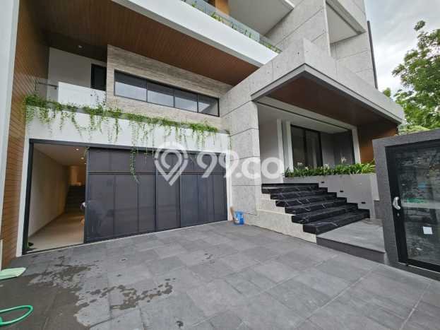 Rumah Elit Modern Siap Huni di Pakuwon Indah Surabaya Rumah Elit Modern Siap Huni di Pakuwon Indah Surabaya