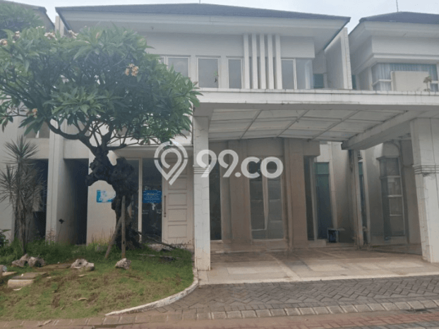 Rumah Elit Modern Tanpa Renovasi di Pakuwon Surabaya Rumah Elit Modern Tanpa Renovasi di Pakuwon Surabaya