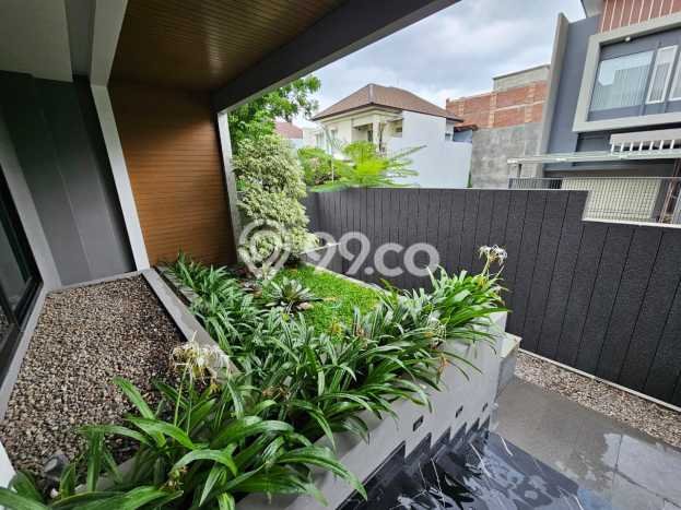 Rumah Elit Modern Siap Huni di Pakuwon Indah Surabaya Rumah Elit Modern Siap Huni di Pakuwon Indah Surabaya