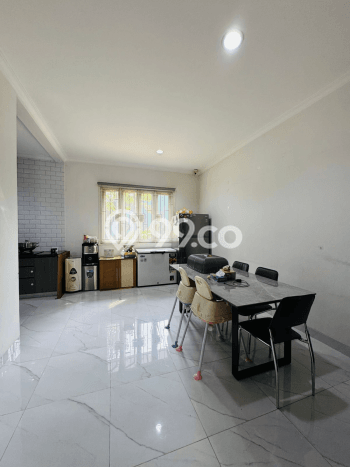 Dijual Rumah Mewah Elegan Dengan View Cantik di Green Lake City, Jakarta Barat Dijual Rumah Mewah Elegan Dengan View Cantik di Green Lake City, Jakarta Barat