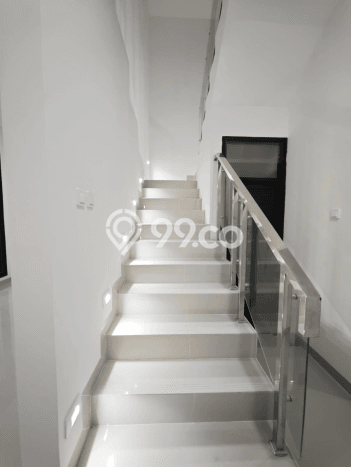 Rumah Mewah LB 250m2 Siap Pakai Desain Elegan di Puri Indah, Jakarta Barat Rumah Mewah LB 250m2 Siap Pakai Desain Elegan di Puri Indah, Jakarta Barat