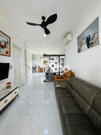 Dijual Rumah Mewah Elegan Dengan View Cantik di Green Lake City, Jakarta Barat Dijual Rumah Mewah Elegan Dengan View Cantik di Green Lake City, Jakarta Barat