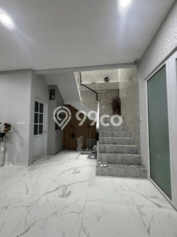 Rumah Elit Modern Tanpa Renovasi di Taman Palem Jakarta Barat Rumah Elit Modern Tanpa Renovasi di Taman Palem Jakarta Barat
