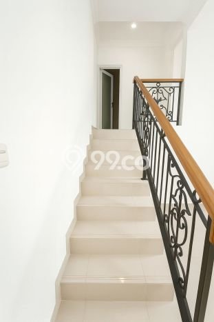 Hunian Mewah Siap Huni LT 120m2 di Ciracas, Jakarta Timur Hunian Mewah Siap Huni LT 120m2 di Ciracas, Jakarta Timur