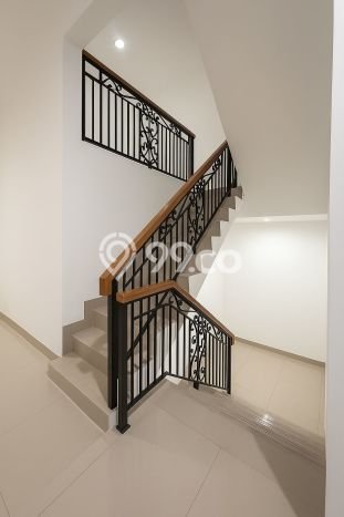 Hunian Mewah Siap Huni LT 120m2 di Ciracas, Jakarta Timur Hunian Mewah Siap Huni LT 120m2 di Ciracas, Jakarta Timur