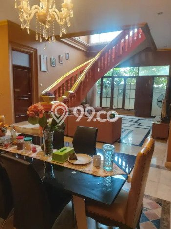 Rumah Impian dengan Luas Tanah 437m² di Lingkungan Asri Pulomas, Jakarta Timur Rumah Impian dengan Luas Tanah 437m² di Lingkungan Asri Pulomas, Jakarta Timur