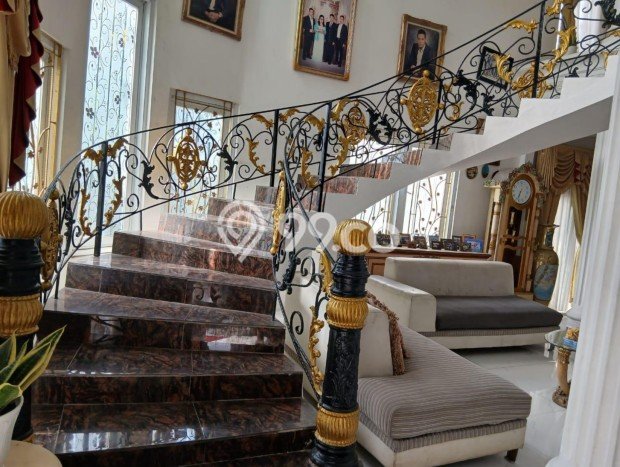 Jual Rumah Luas Elegan Dengan View Eksklusif di Pondok Kelapa, Jakarta Timur Jual Rumah Luas Elegan Dengan View Eksklusif di Pondok Kelapa, Jakarta Timur