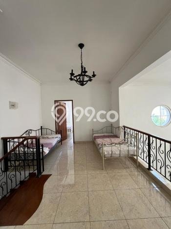 HUNIAN BERKELAS! Rumah Premium Depok, Sleman, LT 300m2m² LB 300m2m² HUNIAN BERKELAS! Rumah Premium Depok, Sleman, LT 300m2m² LB 300m2m²
