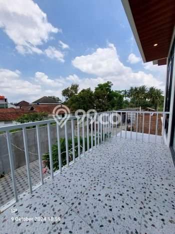 PROPERTI UNGGULAN! Rumah Strategis area Sleman, LT 158m2m² Bangunan 180m2m² PROPERTI UNGGULAN! Rumah Strategis area Sleman, LT 158m2m² Bangunan 180m2m²