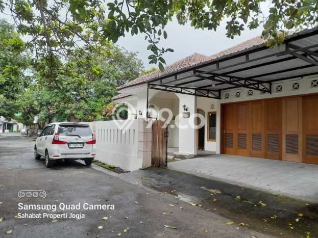 For Sale! Luxury House LT 349m2 Desain Elegan di Condong Catur For Sale! Luxury House LT 349m2 Desain Elegan di Condong Catur