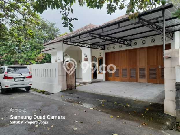For Sale! Luxury House LT 349m2 Desain Elegan di Condong Catur For Sale! Luxury House LT 349m2 Desain Elegan di Condong Catur