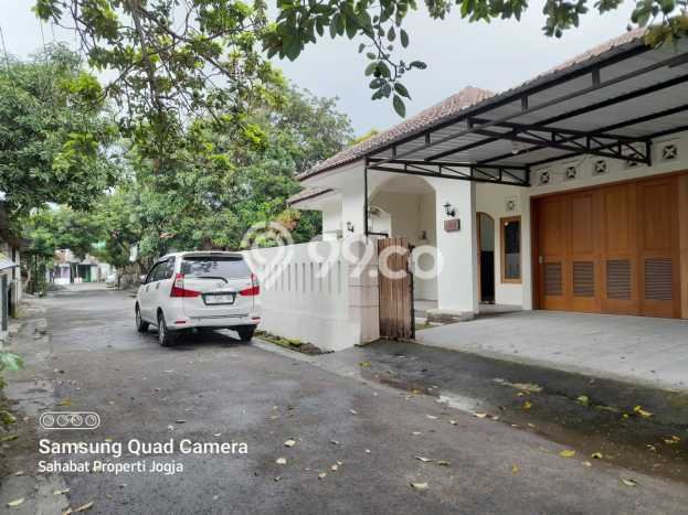 For Sale! Luxury House LT 349m2 Desain Elegan di Condong Catur For Sale! Luxury House LT 349m2 Desain Elegan di Condong Catur