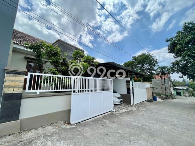 Rumah Luas Asri 4 KT Siap Pakai di Purwomartani Sleman Rumah Luas Asri 4 KT Siap Pakai di Purwomartani Sleman