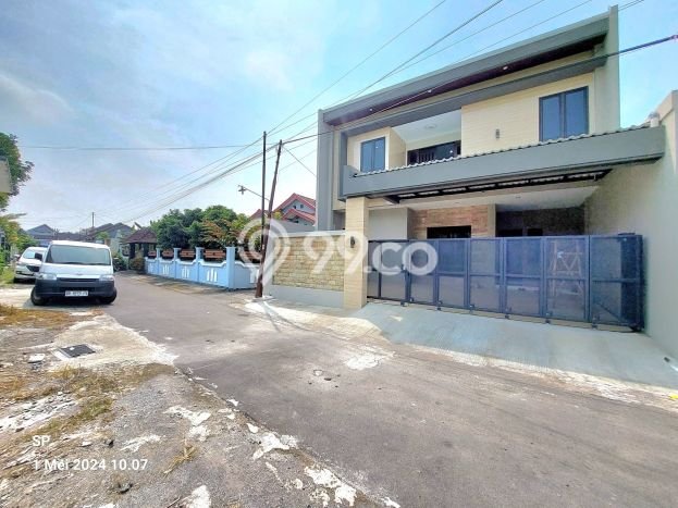 Rumah Strategis Modern Lb 190m2 di Depok, Sleman Rumah Strategis Modern Lb 190m2 di Depok, Sleman