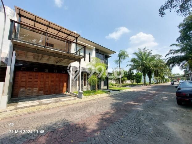 Siap Huni Rumah Mewah 4 Kamar di Ngaglik Dekat ke Mana Pun Siap Huni Rumah Mewah 4 Kamar di Ngaglik Dekat ke Mana Pun