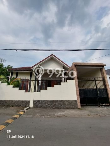Rumah Modern Cantik 5 Kamar Siap Huni di Ngaglik Rumah Modern Cantik 5 Kamar Siap Huni di Ngaglik