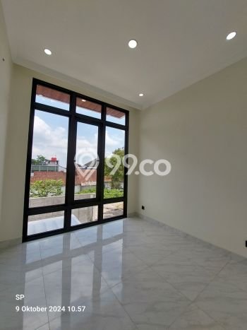PROPERTI UNGGULAN! Rumah Strategis area Sleman, LT 158m2m² Bangunan 180m2m² PROPERTI UNGGULAN! Rumah Strategis area Sleman, LT 158m2m² Bangunan 180m2m²