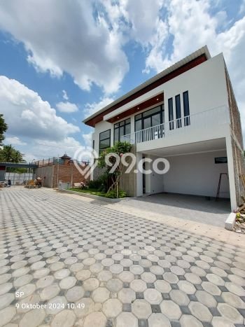 PROPERTI UNGGULAN! Rumah Strategis area Sleman, LT 158m2m² Bangunan 180m2m² PROPERTI UNGGULAN! Rumah Strategis area Sleman, LT 158m2m² Bangunan 180m2m²