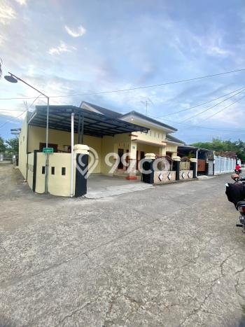 Hunian Cantik Minimalis Lb 190m2 di Banguntapan, Bantul Hunian Cantik Minimalis Lb 190m2 di Banguntapan, Bantul