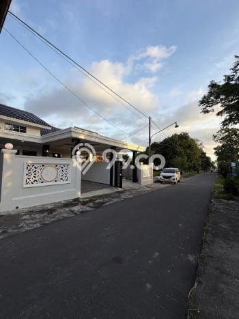Rumah Modern Cantik 3 KT Bisa Langsung Pindah di Kalasan Rumah Modern Cantik 3 KT Bisa Langsung Pindah di Kalasan