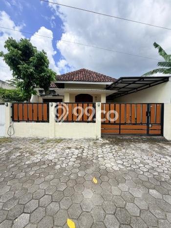 Dijual Cepat Rumah Favorit Siap Huni LB 200m2 di Berbah, Sleman Dijual Cepat Rumah Favorit Siap Huni LB 200m2 di Berbah, Sleman