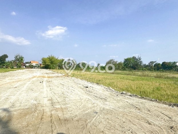 Tanah Komersial di Godean, Luas 295m2m², Lokasi Strategis Tanah Komersial di Godean, Luas 295m2m², Lokasi Strategis