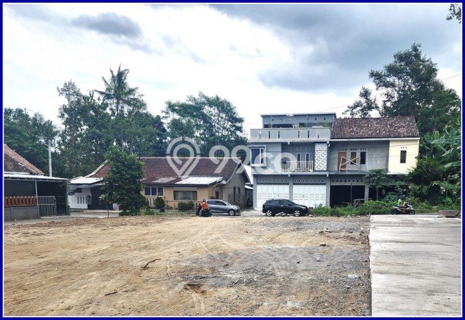 Lahan Strategis di Sleman Dijual dengan Luas 205m2 Lahan Strategis di Sleman Dijual dengan Luas 205m2