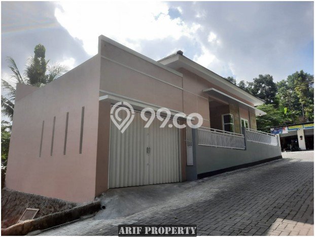 DIJUAL CEPAT! Rumah di Gamping, Sleman, LT 149m² Bangunan 140m² HARGA NEGO! DIJUAL CEPAT! Rumah di Gamping, Sleman, LT 149m² Bangunan 140m² HARGA NEGO!
