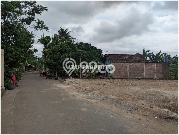 LOKASI STRATEGIS! Tanah di Bantul, Luas 105m², Area Nyaman, Cocok untuk Investasi LOKASI STRATEGIS! Tanah di Bantul, Luas 105m², Area Nyaman, Cocok untuk Investasi
