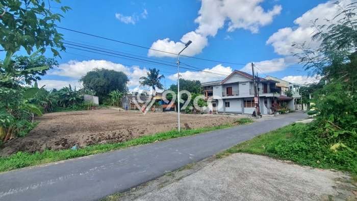 Bisa KPR! Rumah , Yogyakarta, LT 126m2m² LB 110m2m² Bisa KPR! Rumah , Yogyakarta, LT 126m2m² LB 110m2m²