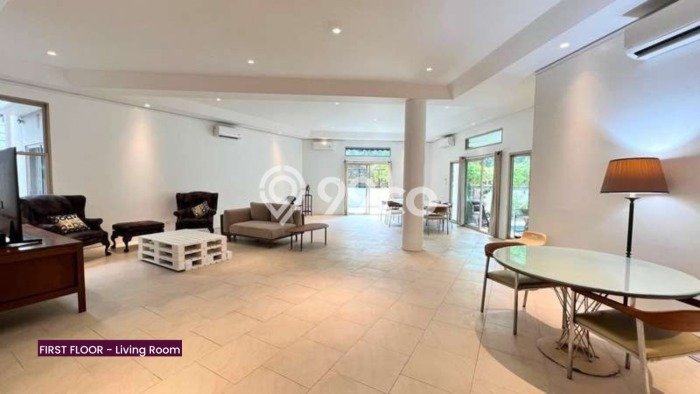 Hunian Ideal dengan LT 400m2 & LB 800m2 Dikontrakkan di SCBD Hunian Ideal dengan LT 400m2 & LB 800m2 Dikontrakkan di SCBD
