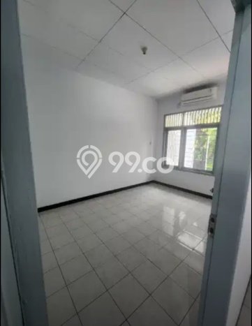 Rumah area Tebet, 4 KT, Area Strategis, LT 150m² LB 200m² Rumah area Tebet, 4 KT, Area Strategis, LT 150m² LB 200m²
