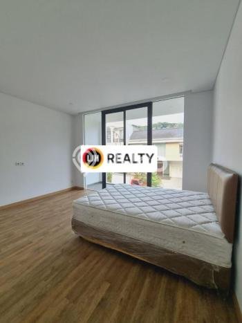 Rumah Luxury Modern Tanpa Renovasi di BSD City Tangerang Rumah Luxury Modern Tanpa Renovasi di BSD City Tangerang