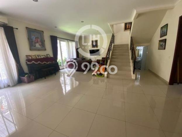 Rumah Luxury Modern Tanpa Renovasi di BSD City Tangerang Rumah Luxury Modern Tanpa Renovasi di BSD City Tangerang