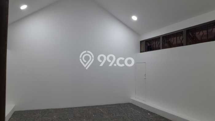 Rumah LB 300m² Dekat dengan Akses Transportasi, Semarang - Harga Menarik Rumah LB 300m² Dekat dengan Akses Transportasi, Semarang - Harga Menarik