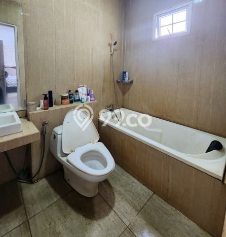 For Sale! Luxury House LT 300m2 Desain Elegan di Kota Wisata For Sale! Luxury House LT 300m2 Desain Elegan di Kota Wisata