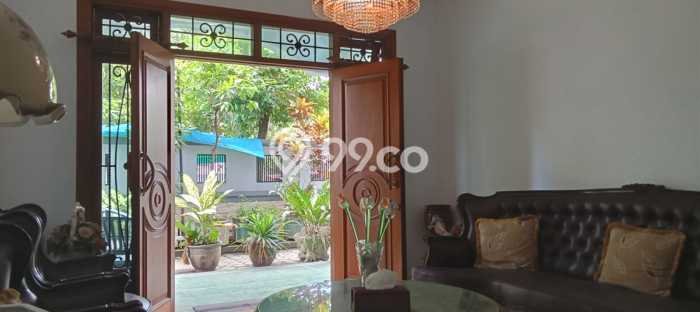 Dijual Rumah Luas Elegan Dengan View Cantik di Manyar, Surabaya Dijual Rumah Luas Elegan Dengan View Cantik di Manyar, Surabaya
