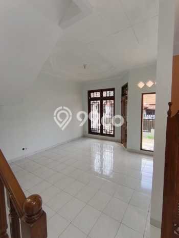 For Sale Hunian Rumah Terawat 4 Kamar di Klender, Jakarta Timur For Sale Hunian Rumah Terawat 4 Kamar di Klender, Jakarta Timur