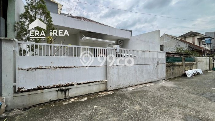 For Sale Rumah 4 Kamar Lokasi Ideal Nyaman dan Strategis di Jebres For Sale Rumah 4 Kamar Lokasi Ideal Nyaman dan Strategis di Jebres
