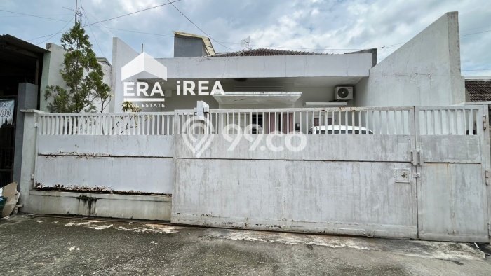 For Sale Rumah 4 Kamar Lokasi Ideal Nyaman dan Strategis di Jebres For Sale Rumah 4 Kamar Lokasi Ideal Nyaman dan Strategis di Jebres