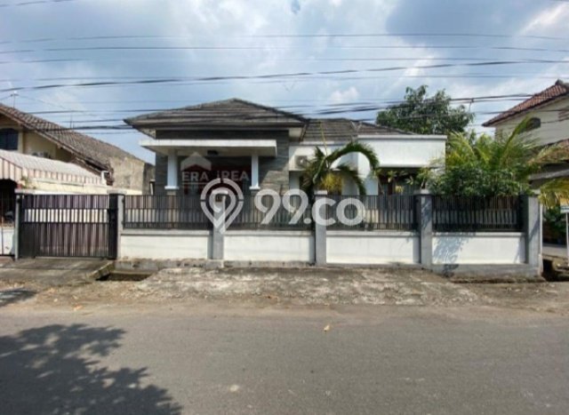 Rumah Cantik Siap Huni Di Laweyan Luas 150m2 Aman Rumah Cantik Siap Huni Di Laweyan Luas 150m2 Aman