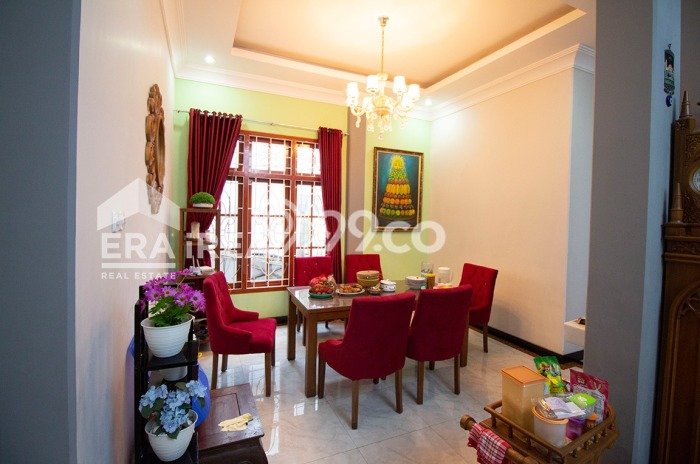 Hot Offer Hunian Mewah Ideal dan Luas di Banjarsari, Solo Hot Offer Hunian Mewah Ideal dan Luas di Banjarsari, Solo