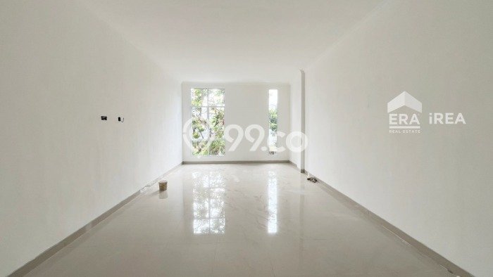 For Rent Ruko Strategis di Jebres, Luas 100m², Area Komersial, Jalan Bagus For Rent Ruko Strategis di Jebres, Luas 100m², Area Komersial, Jalan Bagus