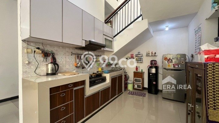 Jual Rumah Favorit Siap Huni LB 300m2 di Banjarsari, Solo Jual Rumah Favorit Siap Huni LB 300m2 di Banjarsari, Solo
