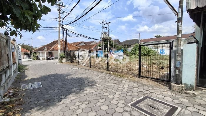 HARGA MENARIK! Tanah di Depok, Luas 488m2m², Area Asri HARGA MENARIK! Tanah di Depok, Luas 488m2m², Area Asri