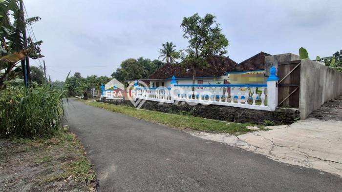 Tanah Kosong Dijual di Sleman dengan Area 725m2 Tanah Kosong Dijual di Sleman dengan Area 725m2